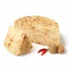 Handwerklich hergestellter kalabrischer Pecorino mit Chilipfeffer