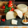 Frischer, handwerklich hergestellter Pecorino aus Kalabresen